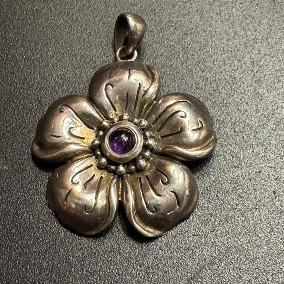 925 Sterling Silver Flower Pendant with Amethyst - Picture 6 of 6